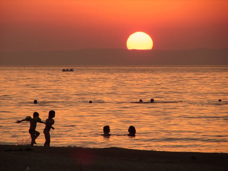 Sonnenuntergang über dem Meer, von einem Strand auf Avşa aus