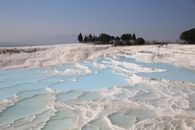 Die weißen Travertinterrassen von Pamukkale
