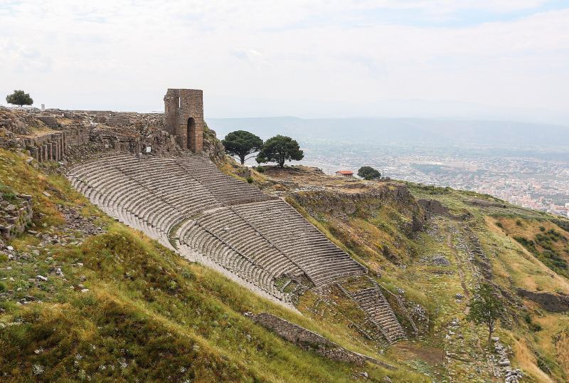 Das steile Theater von Pergamon am Akropolishang