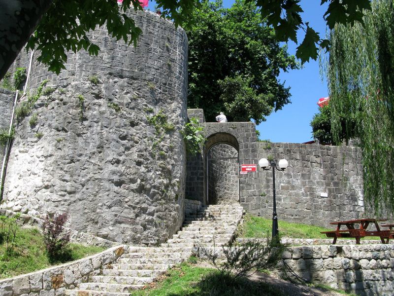 Der Eingang der Burg von Rize