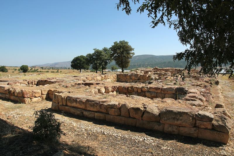 Excavated foundations at Şapinuva