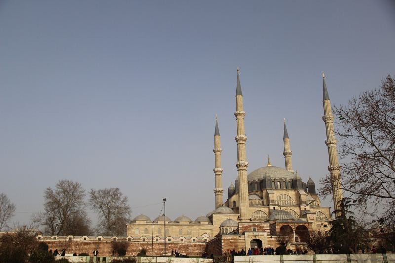 Die Kuppel und die vier Minarette der Selimiye-Moschee in Edirne