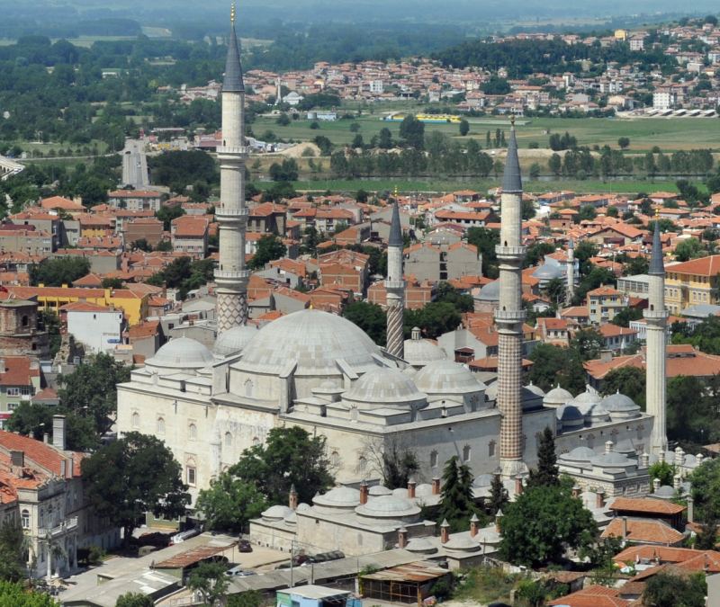 Die Üç-Şerefeli-Moschee in Edirne mit ihren Minaretten