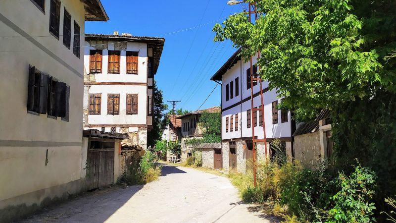 A lane between white timber-framed houses in Yörük village